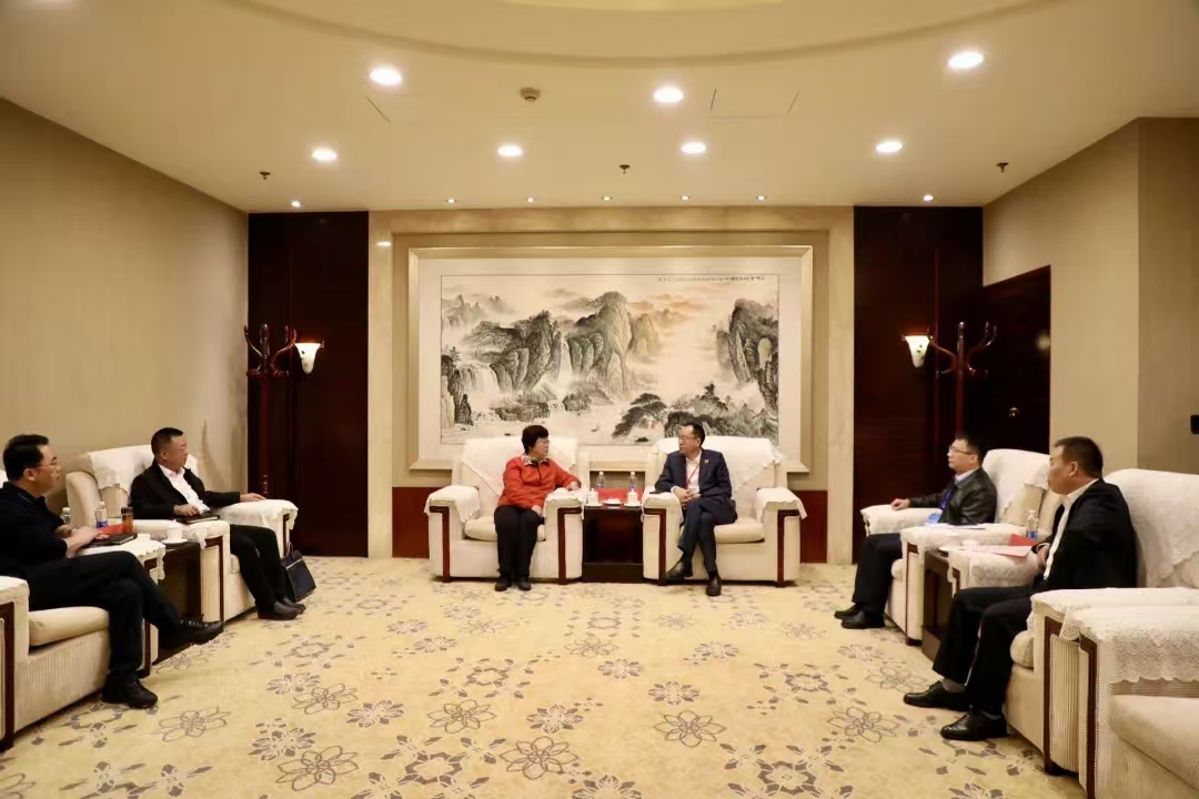 王旭會(huì )見(jiàn)單智偉等專(zhuān)家和企業(yè)家(圖1) 王旭會(huì )見(jiàn)單智偉等專(zhuān)家和企業(yè)家(圖1)